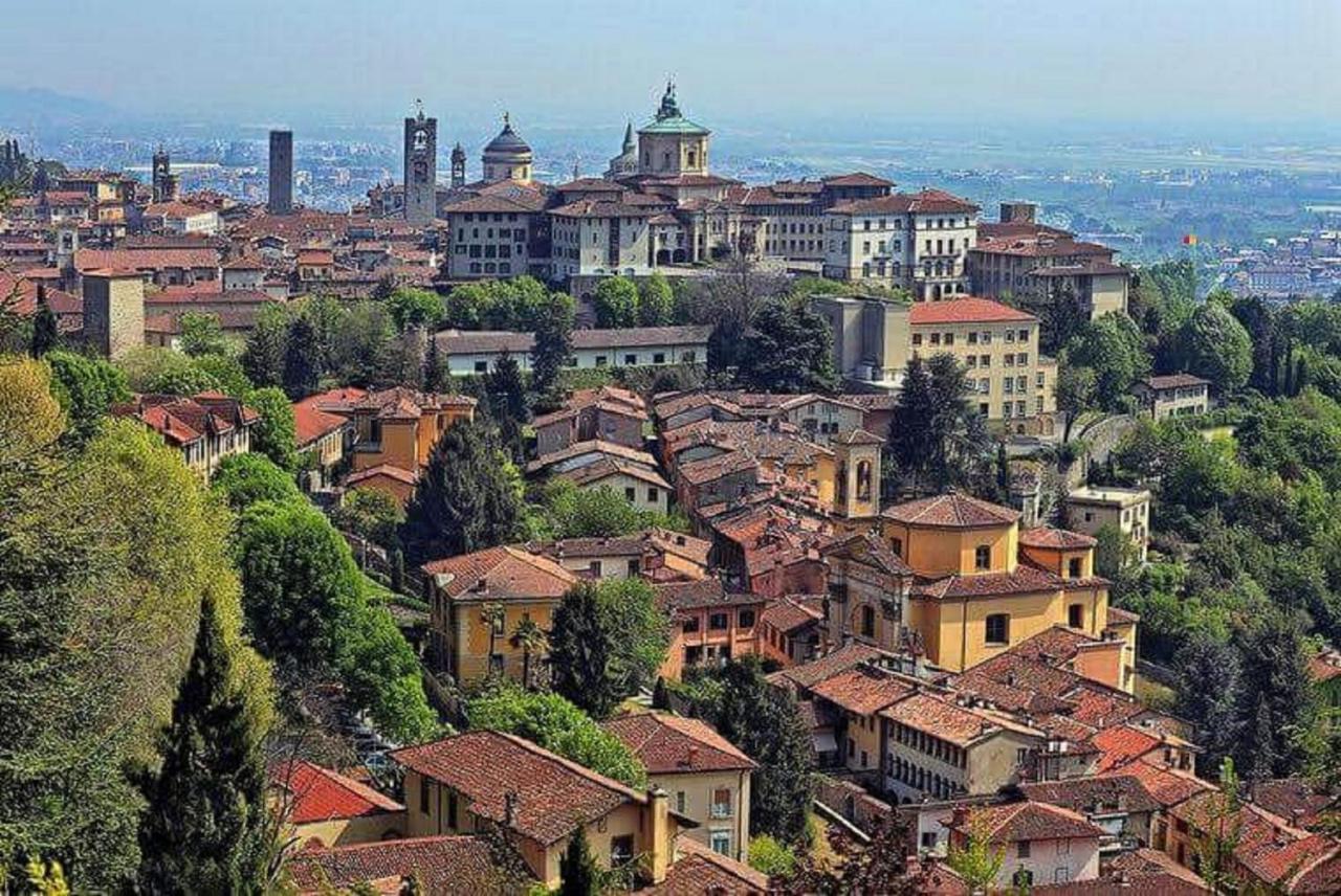 Alice Nel Paese Delle Meraviglie Sulbiate Exterior foto